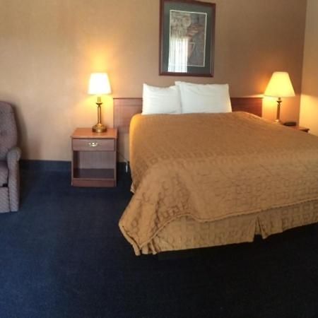 Sunflower Inn & Suites - Гарден-Сити Экстерьер фото
